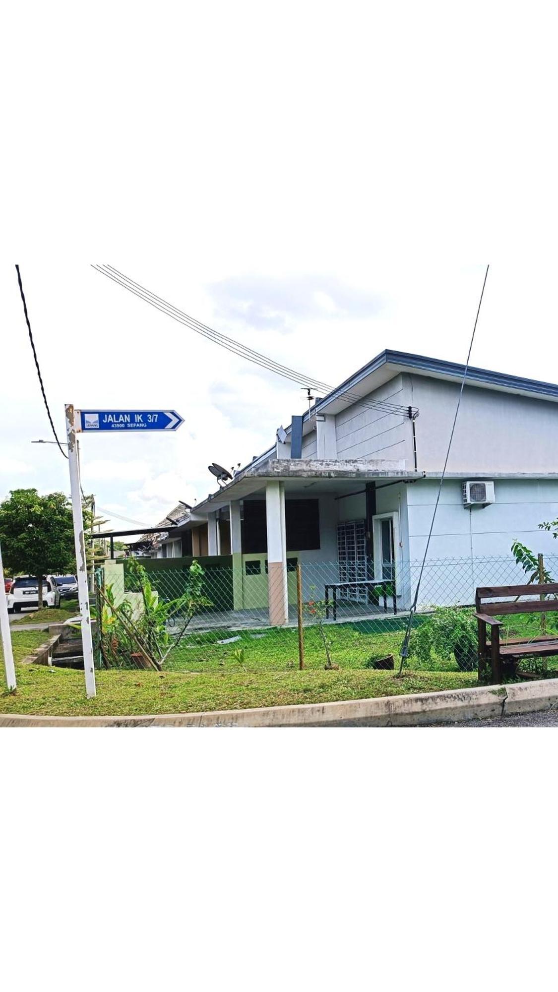 Homestay Lestari Klia Sepang Exterior photo