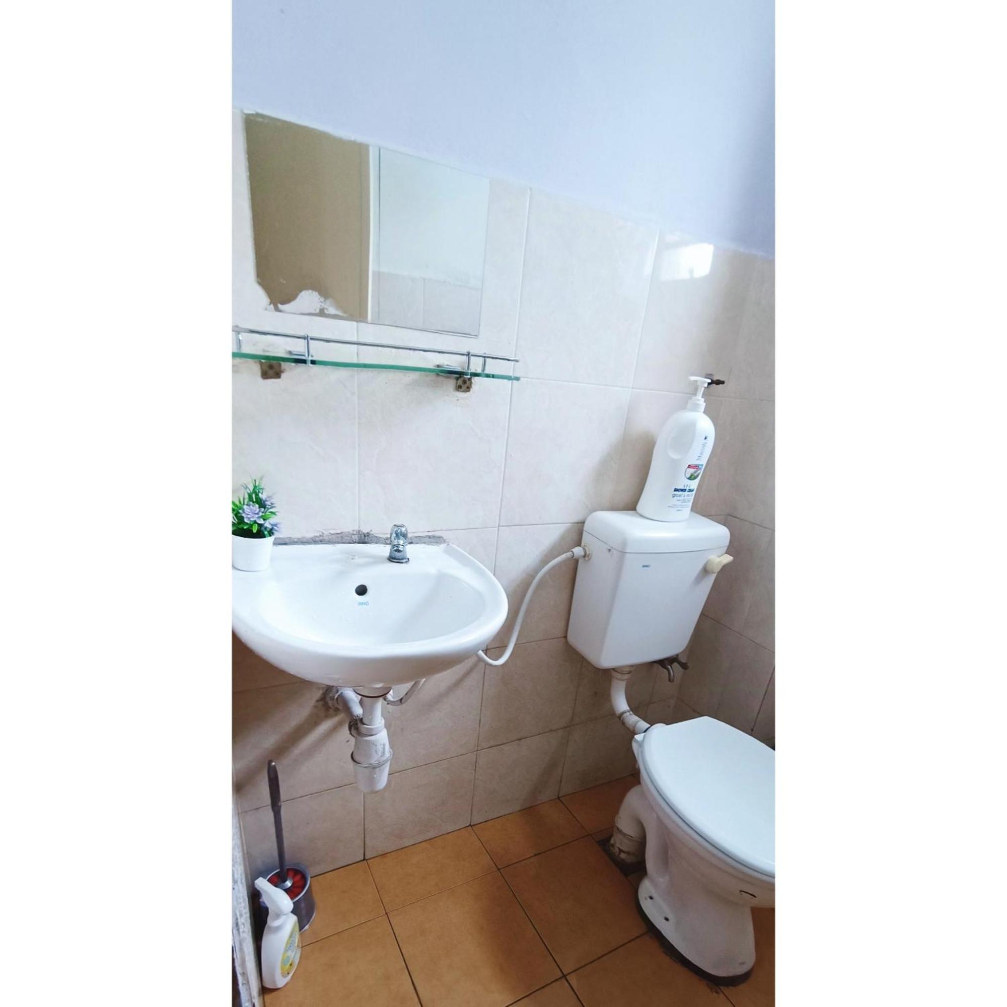 Homestay Lestari Klia Sepang Exterior photo